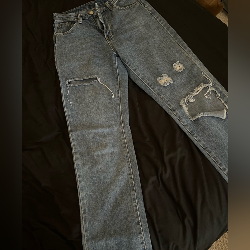 Straight leg ripped Jeans